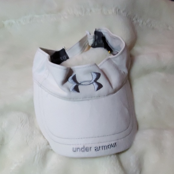 UNDER ARMOUR VISOR - Picture 1 of 2